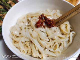 豆角炒肉拌面的做法步骤：3