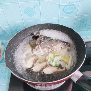 黑鱼汤的做法步骤：7