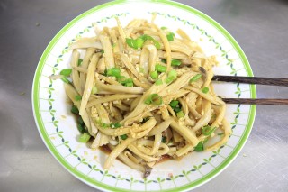 凉拌手撕杏鲍菇的做法步骤：8