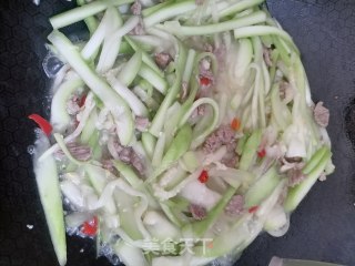 葫芦瓜炒肉的做法步骤：3
