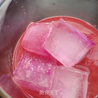 手打西瓜冰红酒的做法步骤：5