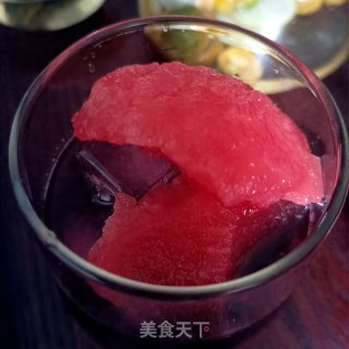 手打西瓜冰红酒的做法步骤：9