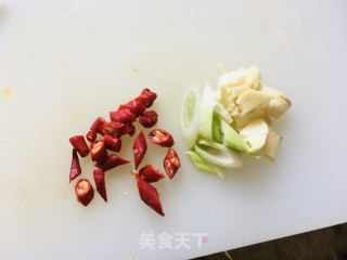 莲花菜炒粉丝的做法步骤：1