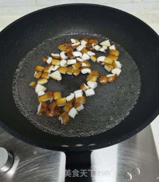 香菇炒笋丁的做法步骤：3