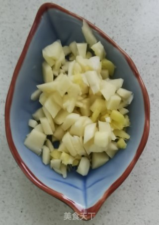 香菇炒笋丁的做法步骤：4
