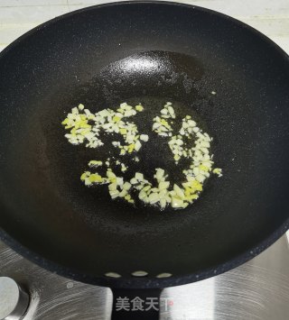 香菇炒笋丁的做法步骤：5