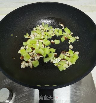 香菇炒笋丁的做法步骤：6