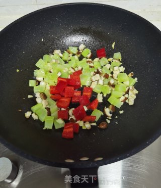 香菇炒笋丁的做法步骤：7