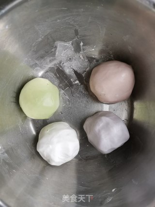 酒酿彩色小圆子的做法步骤：1