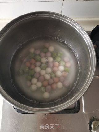酒酿彩色小圆子的做法步骤：3