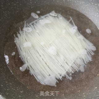 竹荪排骨汤粉的做法步骤：2