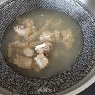 竹荪排骨汤粉的做法步骤：4