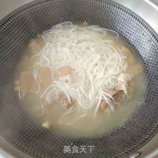 竹荪排骨汤粉的做法步骤：6