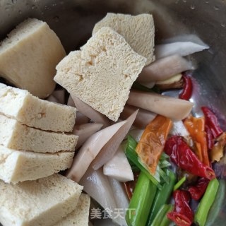 酸萝卜炖黄花鱼的做法步骤：9