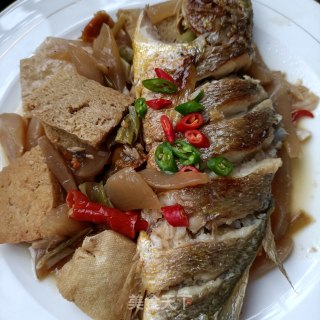 酸萝卜炖黄花鱼的做法步骤：23