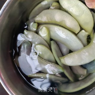 酸包菜烧肉炖扁豆的做法步骤：1