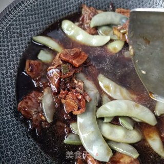 酸包菜烧肉炖扁豆的做法步骤：4