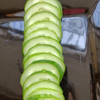 黄瓜烤肠沙拉的做法步骤：6