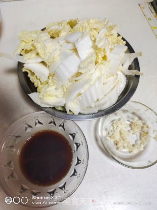 酸甜白菜的做法步骤：1
