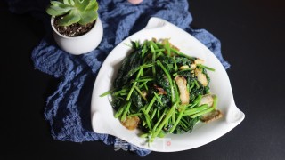 五花肉炒红薯叶的做法步骤：8