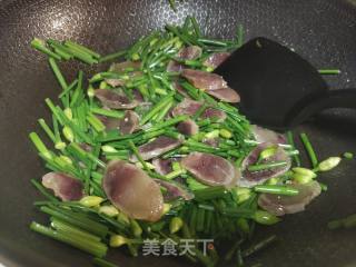 香肠炒韭苔的做法步骤：4
