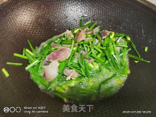 香肠炒韭苔的做法步骤：5