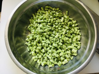 豇豆菜脯炒鸡蛋的做法步骤：2
