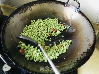 豇豆菜脯炒鸡蛋的做法步骤：8