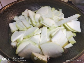葫芦瓜烧香肠的做法步骤：4