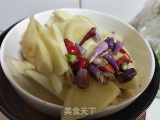 嫩姜红烧鸭的做法步骤：2