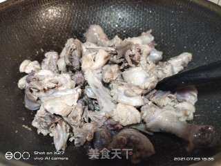 嫩姜红烧鸭的做法步骤：3