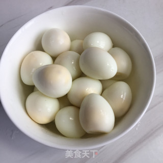 虫草花鹌鹑蛋烧鸡腿的做法步骤：2