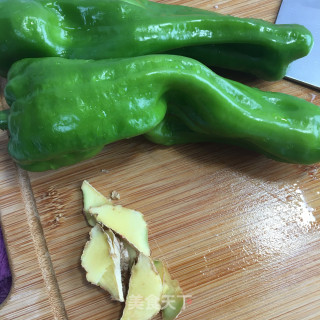 虫草花鹌鹑蛋烧鸡腿的做法步骤：4