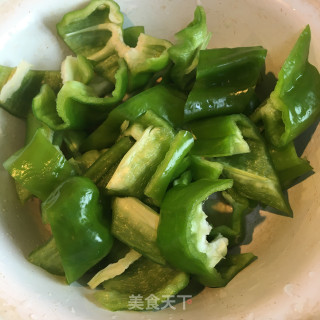 虫草花鹌鹑蛋烧鸡腿的做法步骤：5