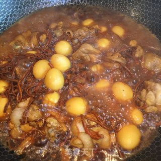 虫草花鹌鹑蛋烧鸡腿的做法步骤：8
