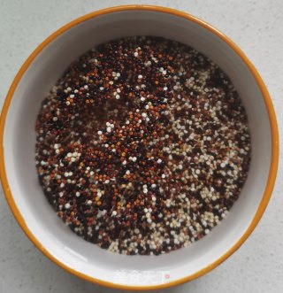南瓜鸡肉豆角藜麦饭的做法步骤：1