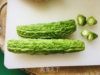 凉拌苦瓜的做法步骤：1