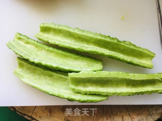 凉拌苦瓜的做法步骤：2