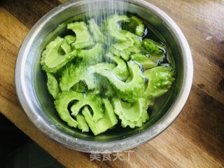 凉拌苦瓜的做法步骤：3