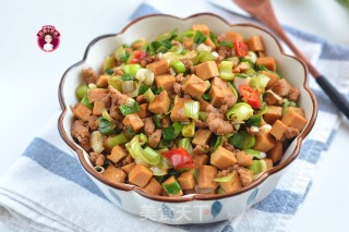 肉末青蒜豆腐干的做法步骤：7