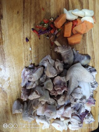 豆腐烧鸡肉的做法步骤：1