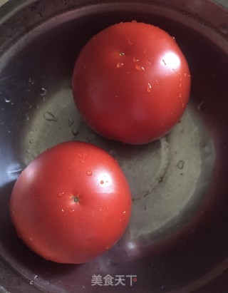 西红柿焖鸡翅的做法步骤：2