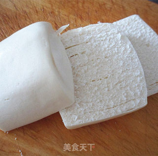 鸡蛋——鸡蛋炸馒头片的做法步骤：2