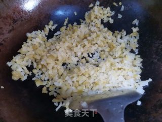 炒榨菜丁的做法步骤：2