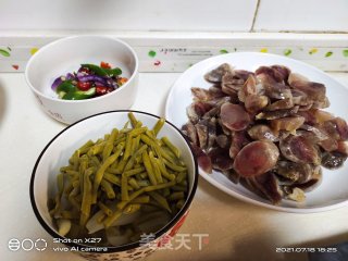 香肠炒酸豆角的做法步骤：1