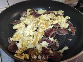 鸡蛋香肠炒饭的做法步骤：3