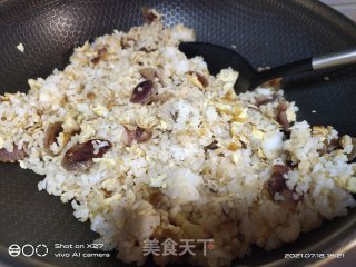 鸡蛋香肠炒饭的做法步骤：4