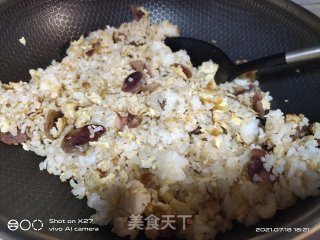 鸡蛋香肠炒饭的做法步骤：5