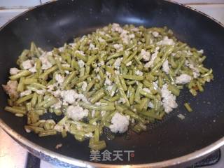 酸豆角炒肉末的做法步骤：4