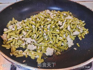 酸豆角炒肉末的做法步骤：5